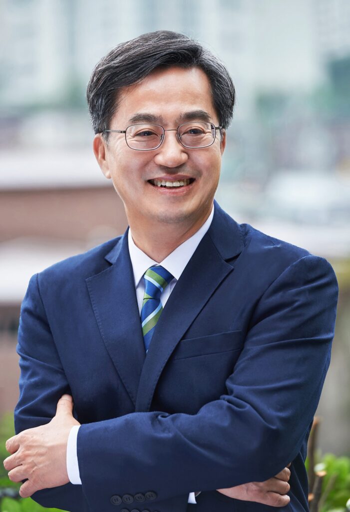 2026년 제1회 추경 예산안을 제출하여 민생 경제를 안정시키려는 김동연 경기도지사