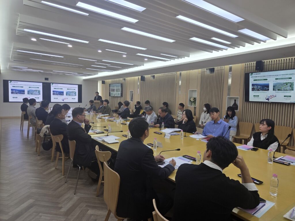 경기도청 북부청사 상황실에서 열린 노후산단 입주기업 협의체 간담회 모습.